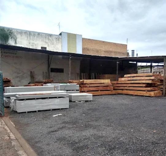 depósito de madeira